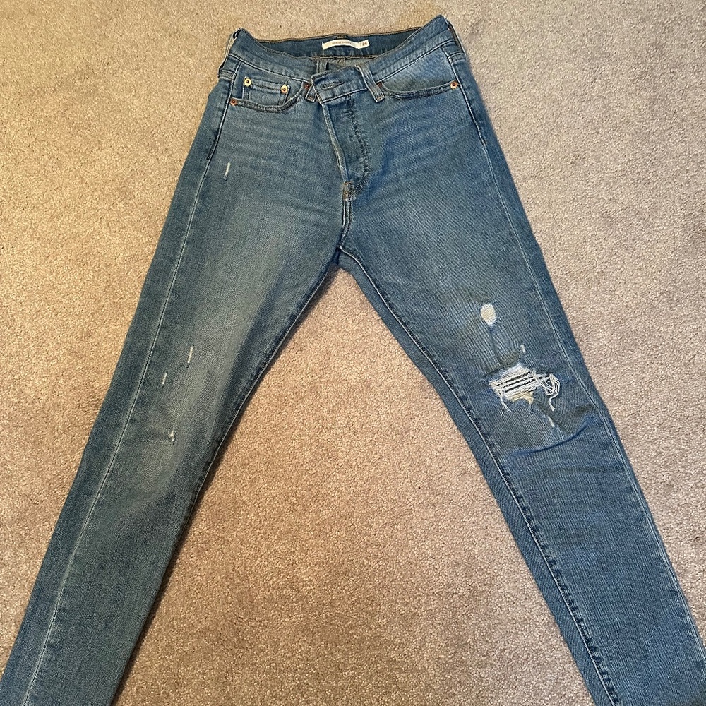 Levi's wedgie skinny distressed jeans
